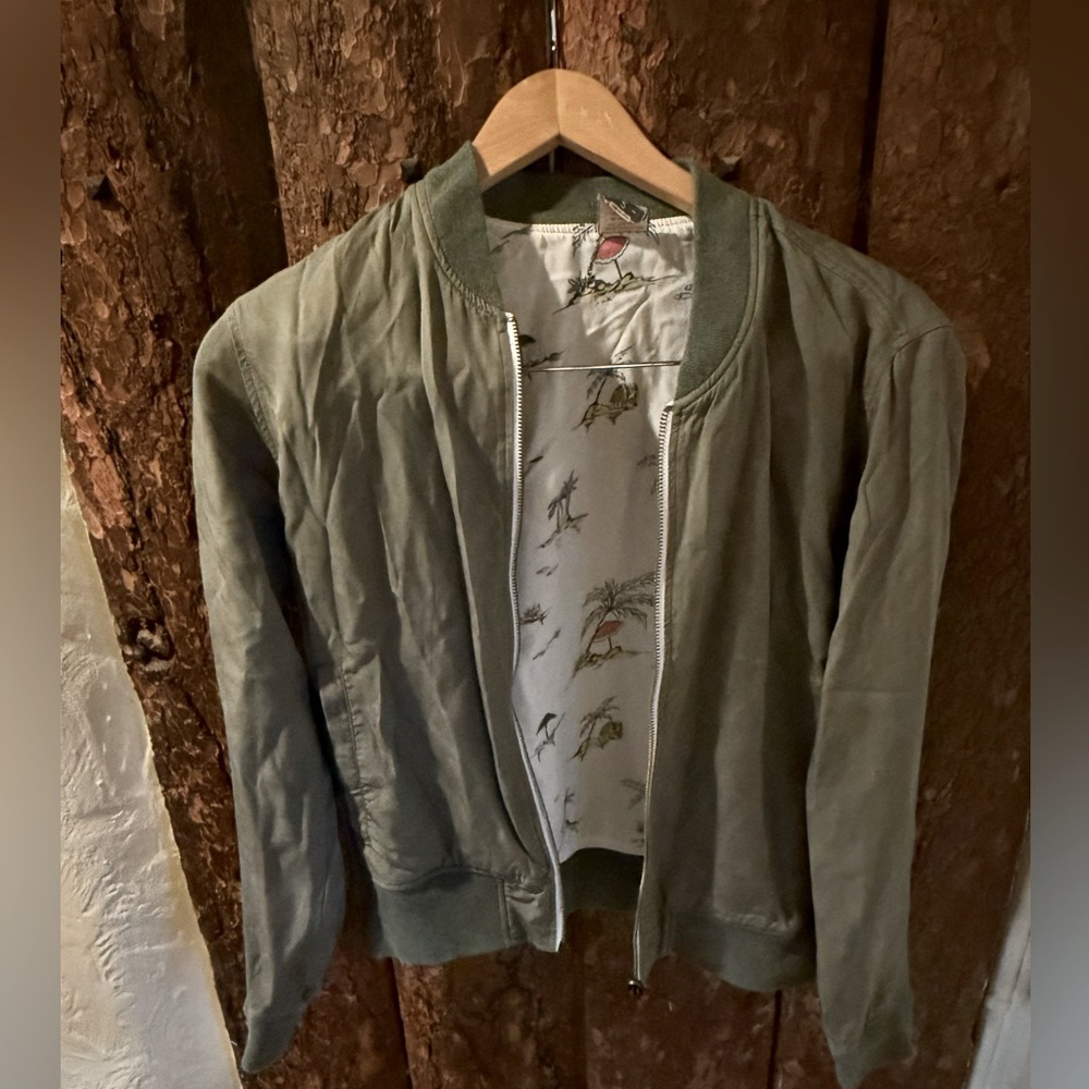 Farhety Reversible Bomb Green and Hawaiian Women’s Small